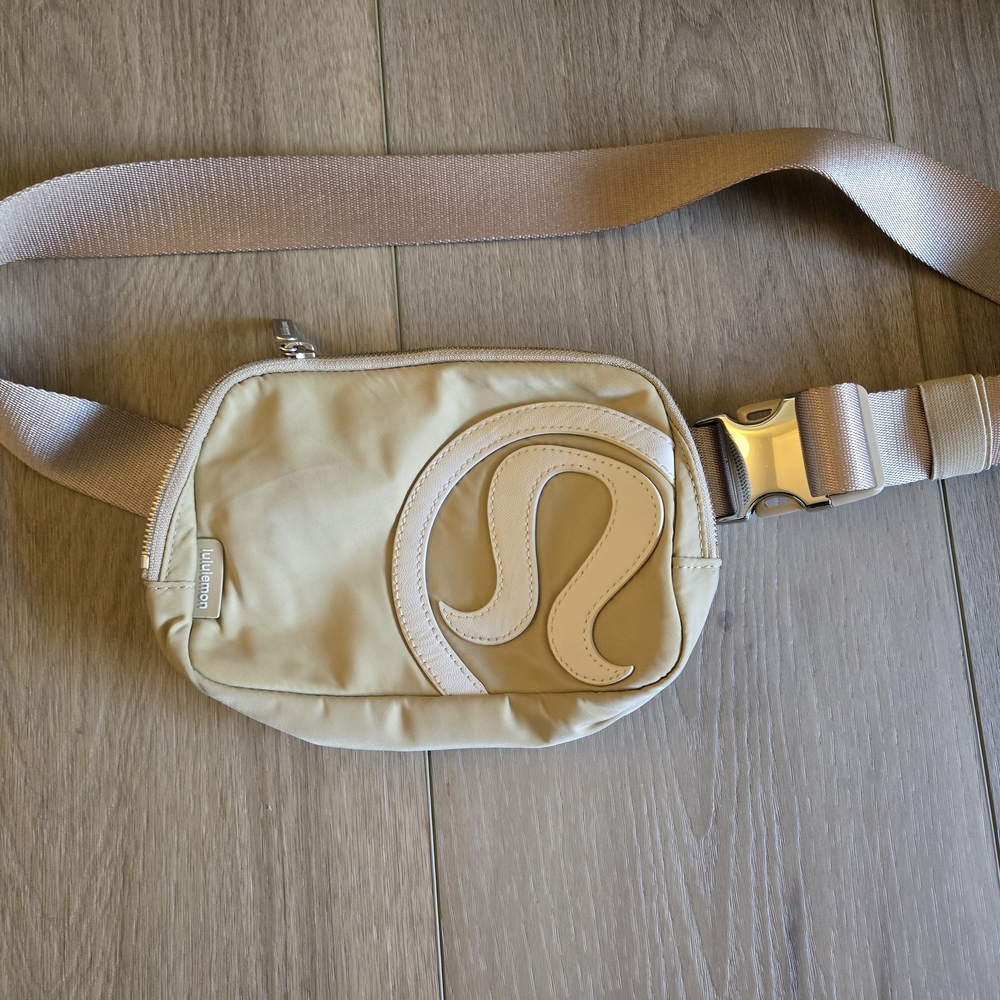lululemon Belt Bag In Trench/white Opal. RARE, Hard To Find Bag.